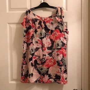 💖 Quintessential Women’s Shirt Top